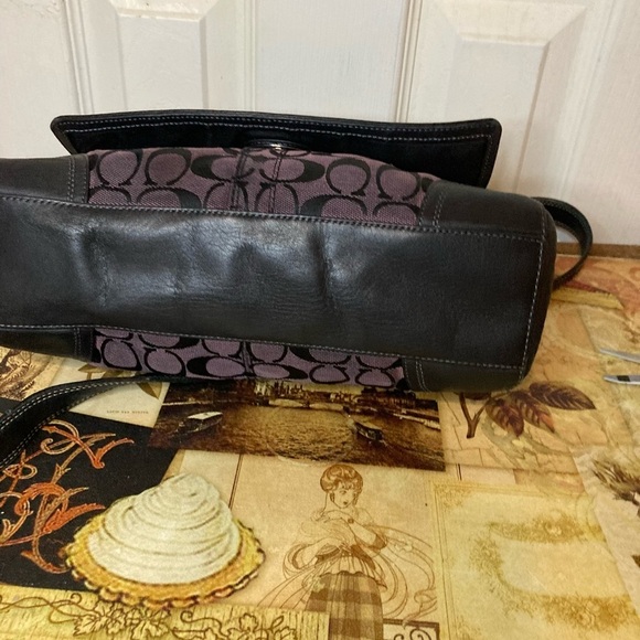 COACH SIGNATURE Hampton Monogram SHOULDERBAG Flap twist lock closure - Picture 4 of 8